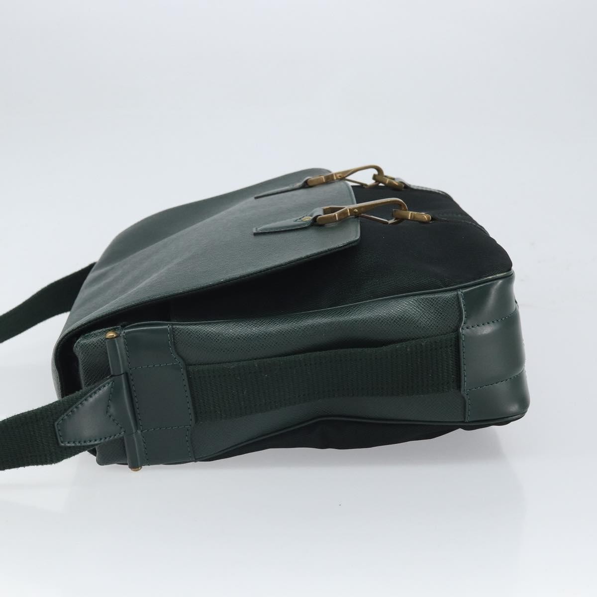 Louis Vuitton Dersou Bag Green Leather Good condition - Model View