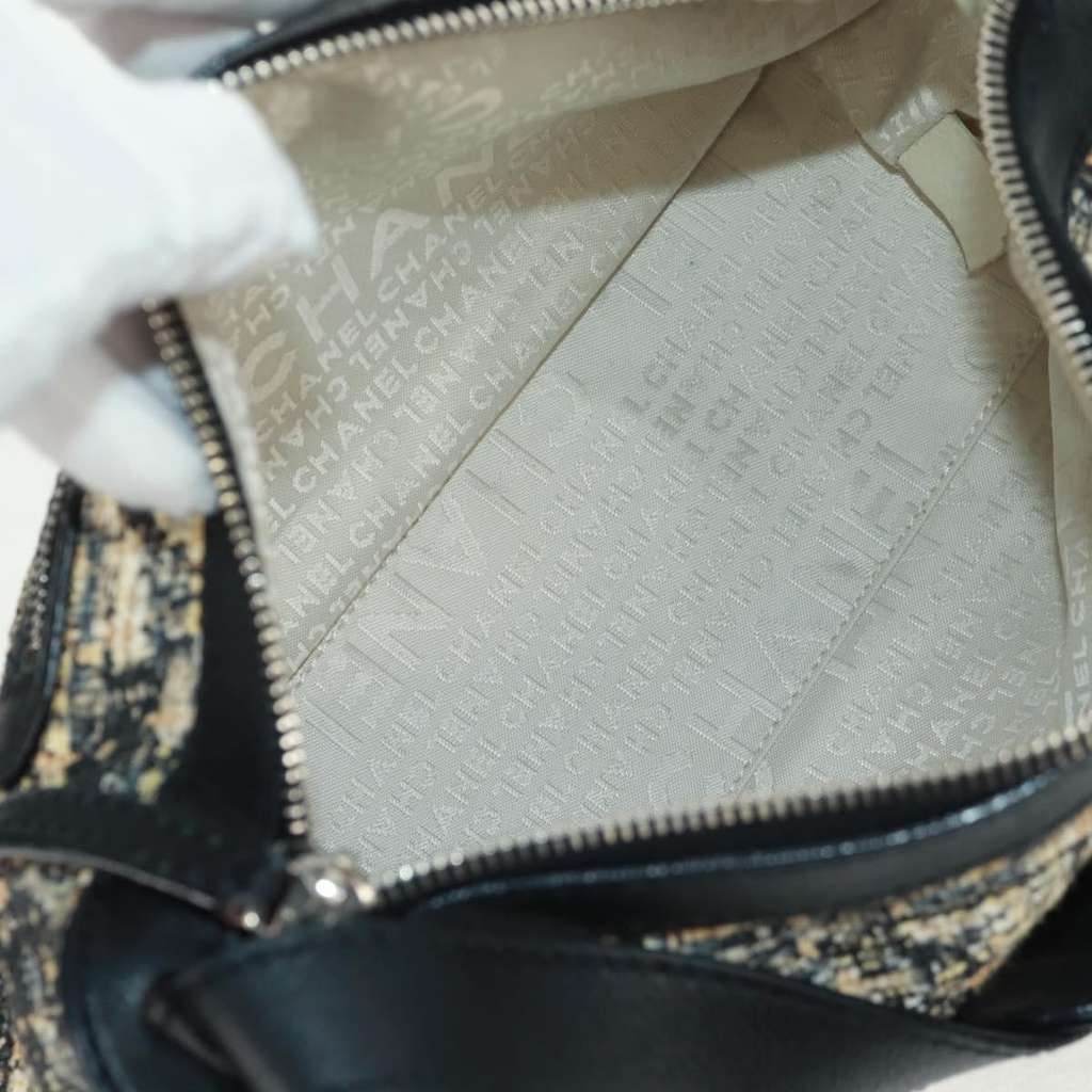 Chanel Vintage Clover Shoulder Bag Beige Tweed Good condition - Box View