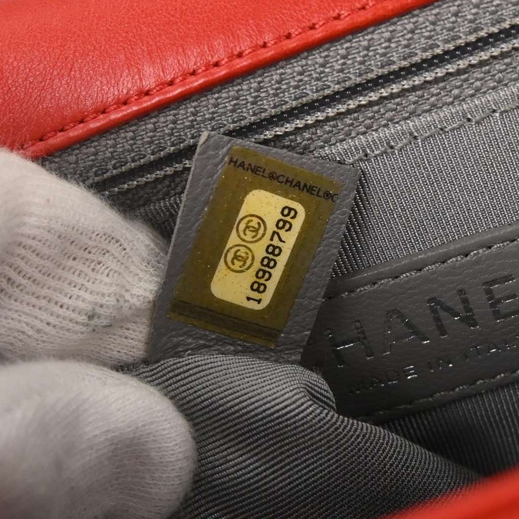 Chanel Boy Flap Bag Red Good condition - Box View