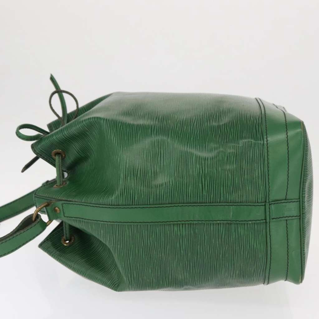 Louis Vuitton Noe Handbag Green Leather Good condition - Model View