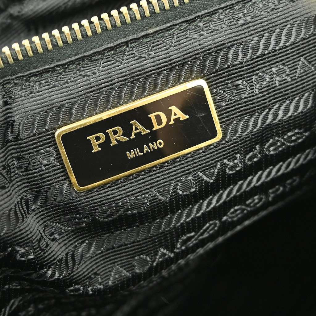 Prada Zip Convertible Shopping Tote Black Good condition - Model View