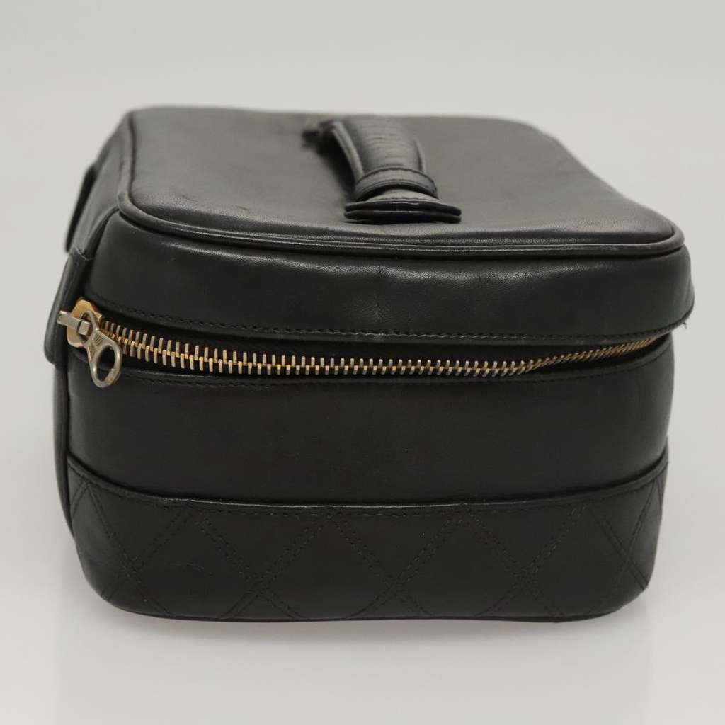 Chanel Vanity pouch Black Leather Good condition - Box View