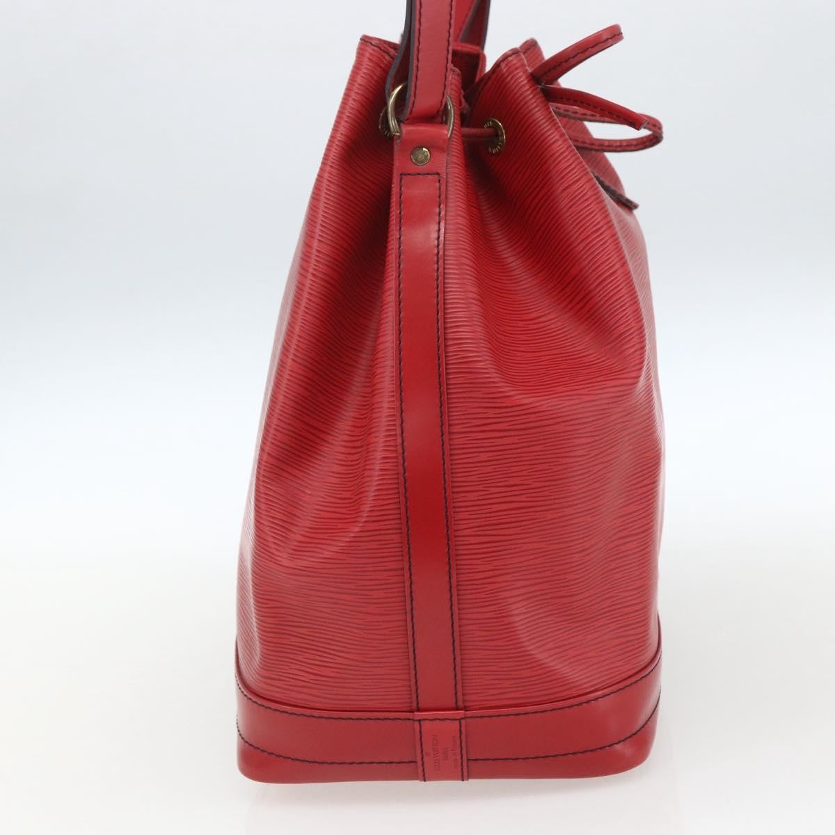 Louis Vuitton Noe Handbag Red Leather Fair condition - Inside View