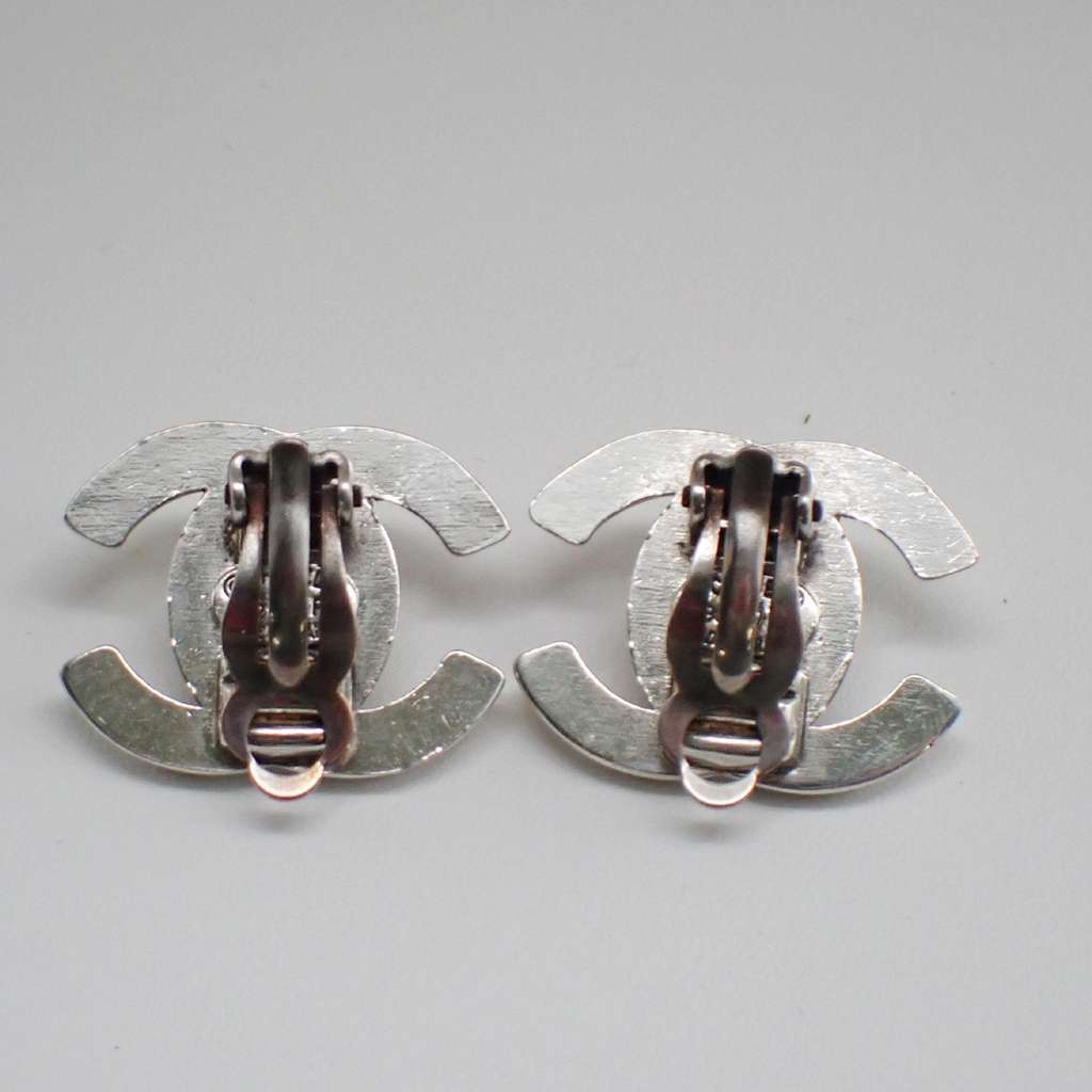 Chanel CC Turnlock Clip-On Earrings Silver Good condition - Back View