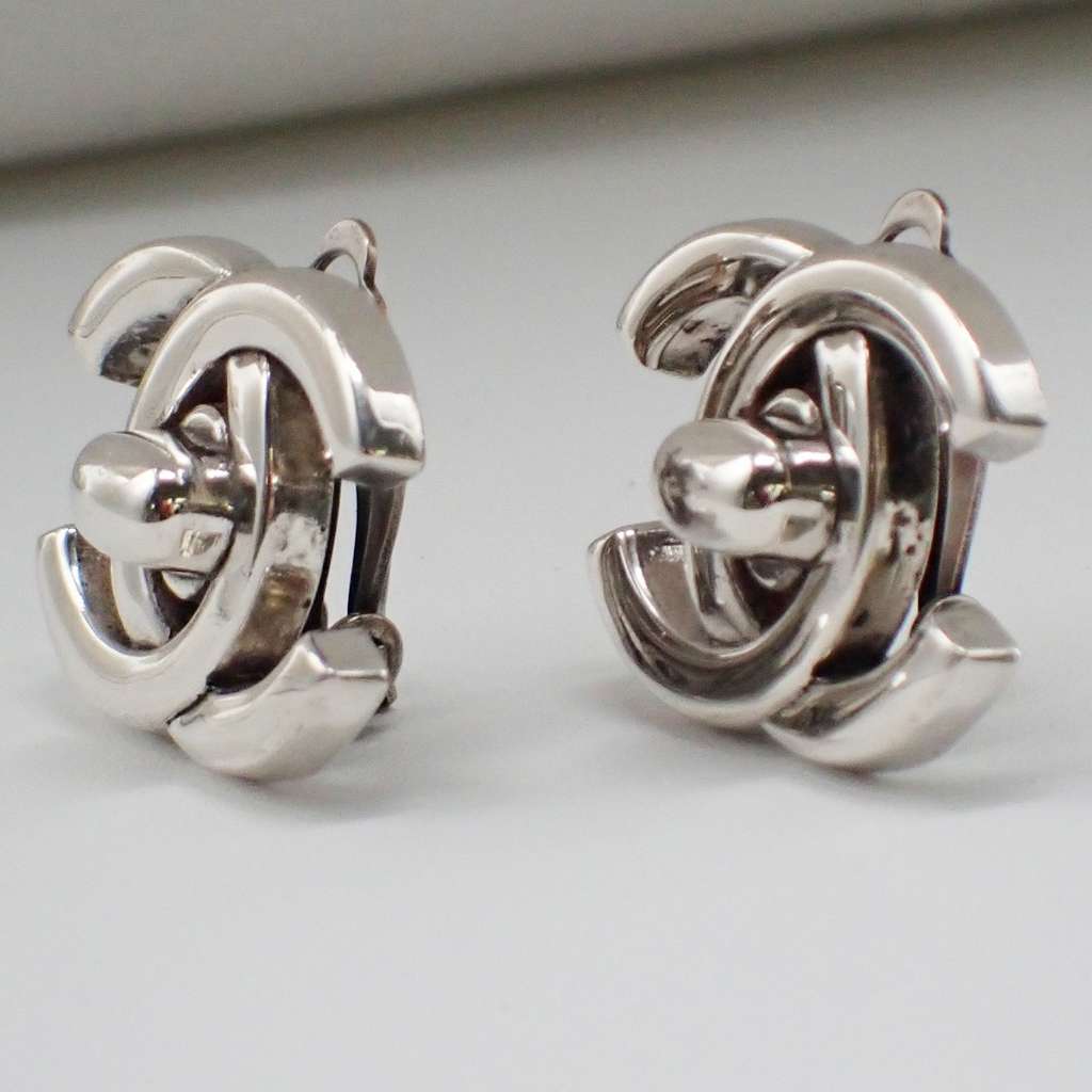 Chanel CC Turnlock Clip-On Earrings Silver Good condition - Inside View