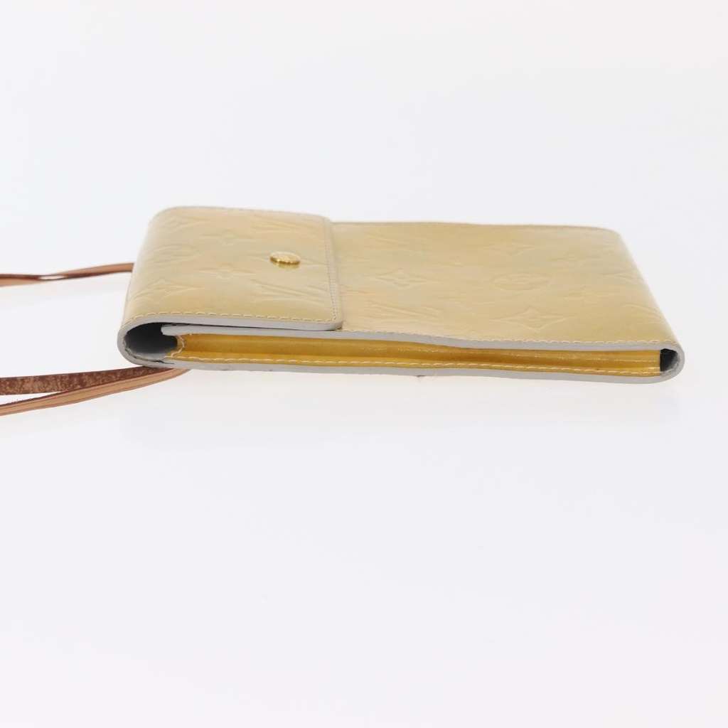 Louis Vuitton Mott Handbag Beige Good condition - Model View