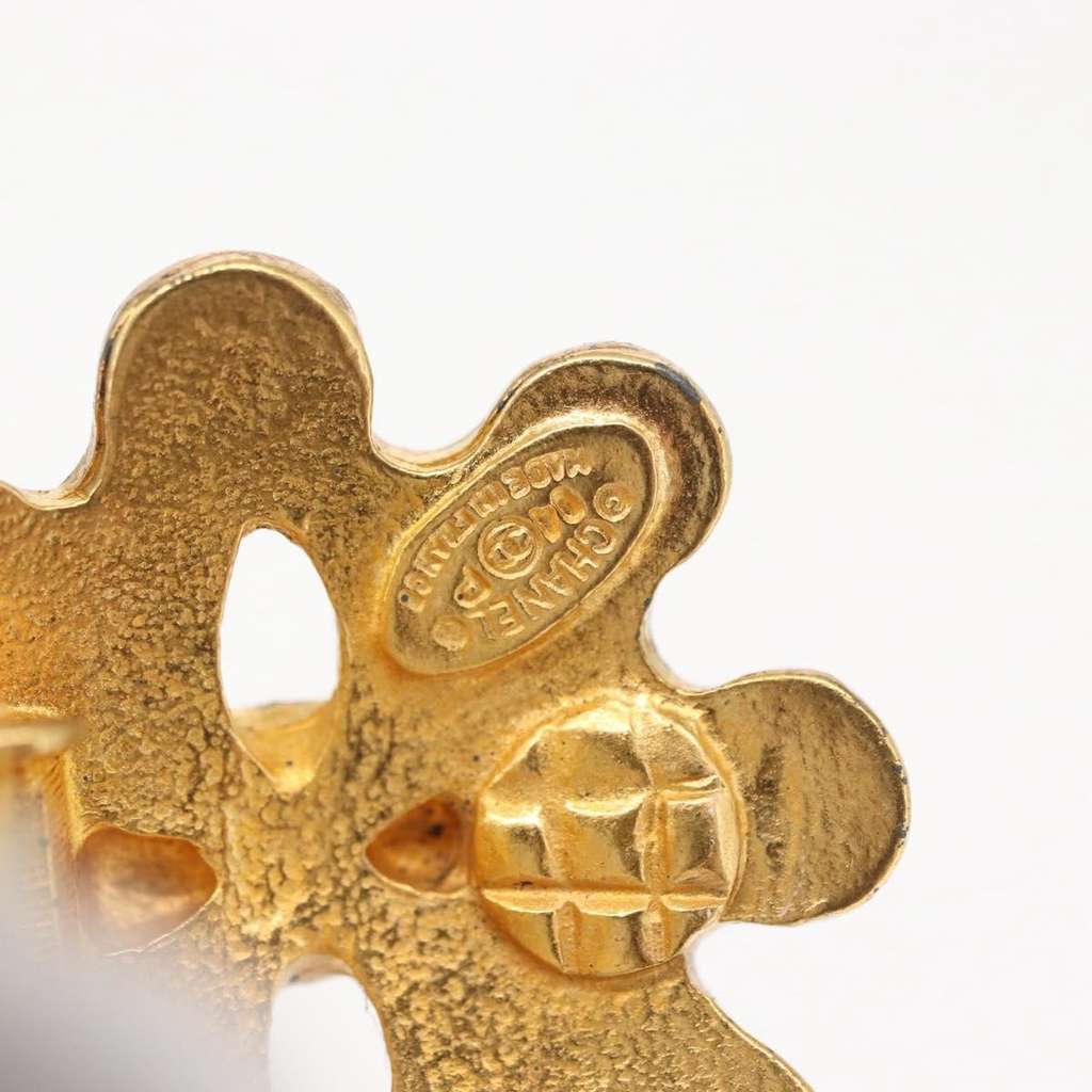 Chanel CC Clip-On Earrings Gold Metal Good condition - Box View