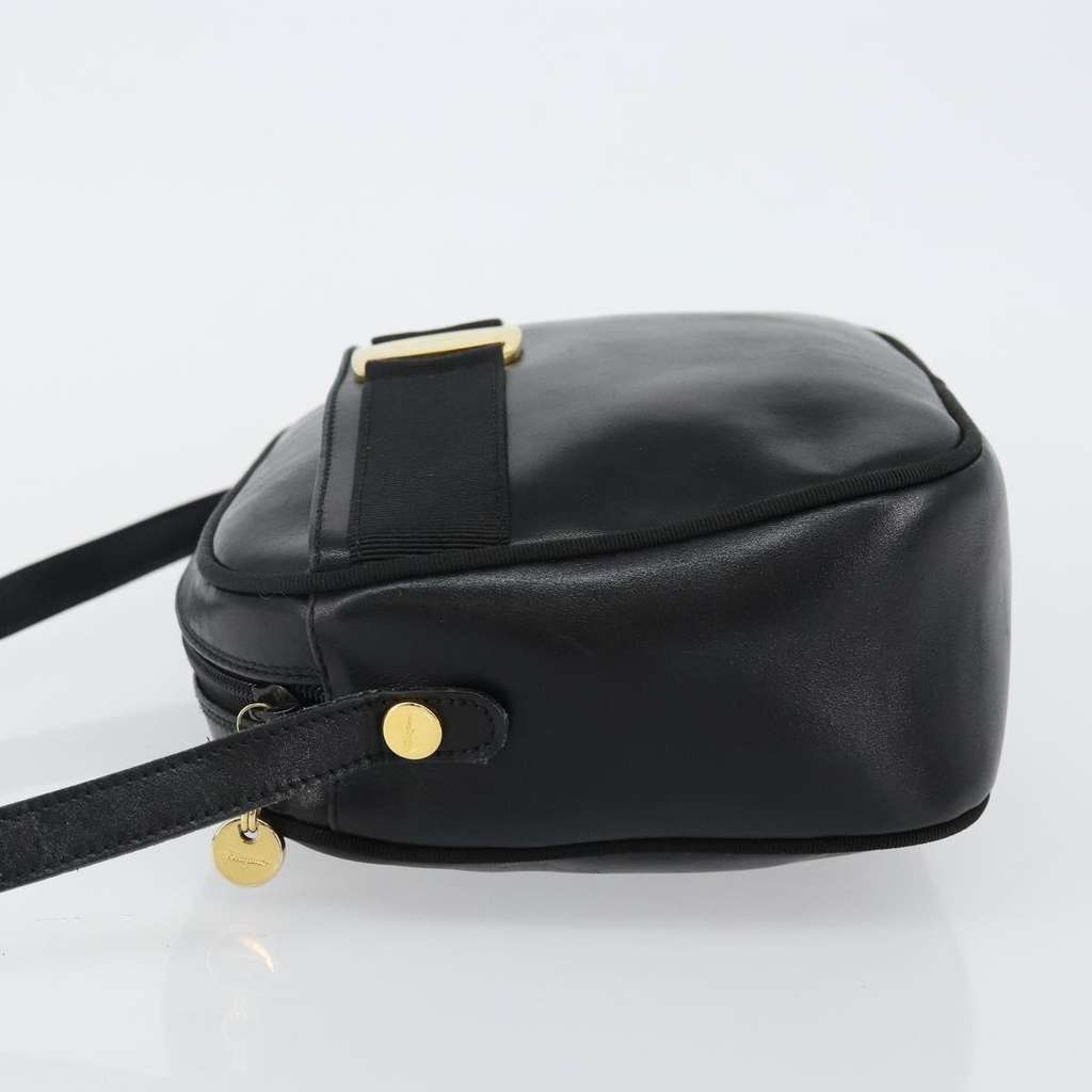 Salvatore Ferragamo Vala Shoulder Bag Black Leather Good condition - Model View