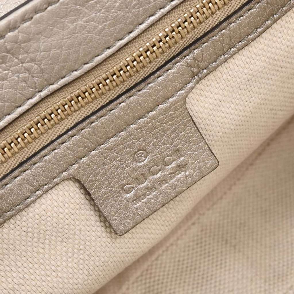 Gucci Soho Chain Crossbody Bag Gold Leather Good condition - Model View