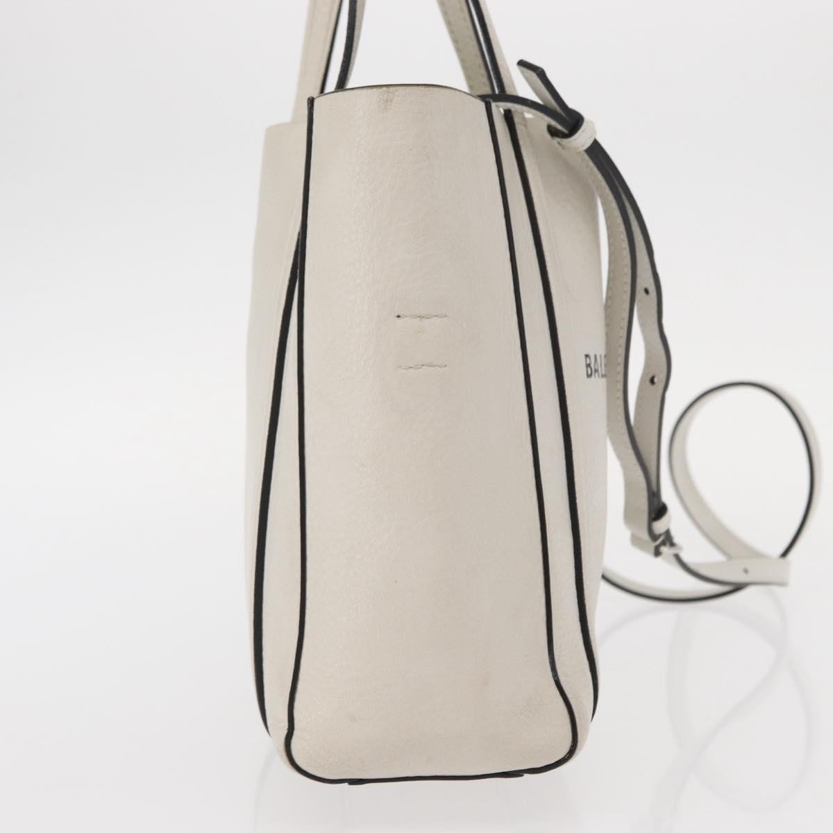 Balenciaga Everyday Tote White Leather Good condition - Model View
