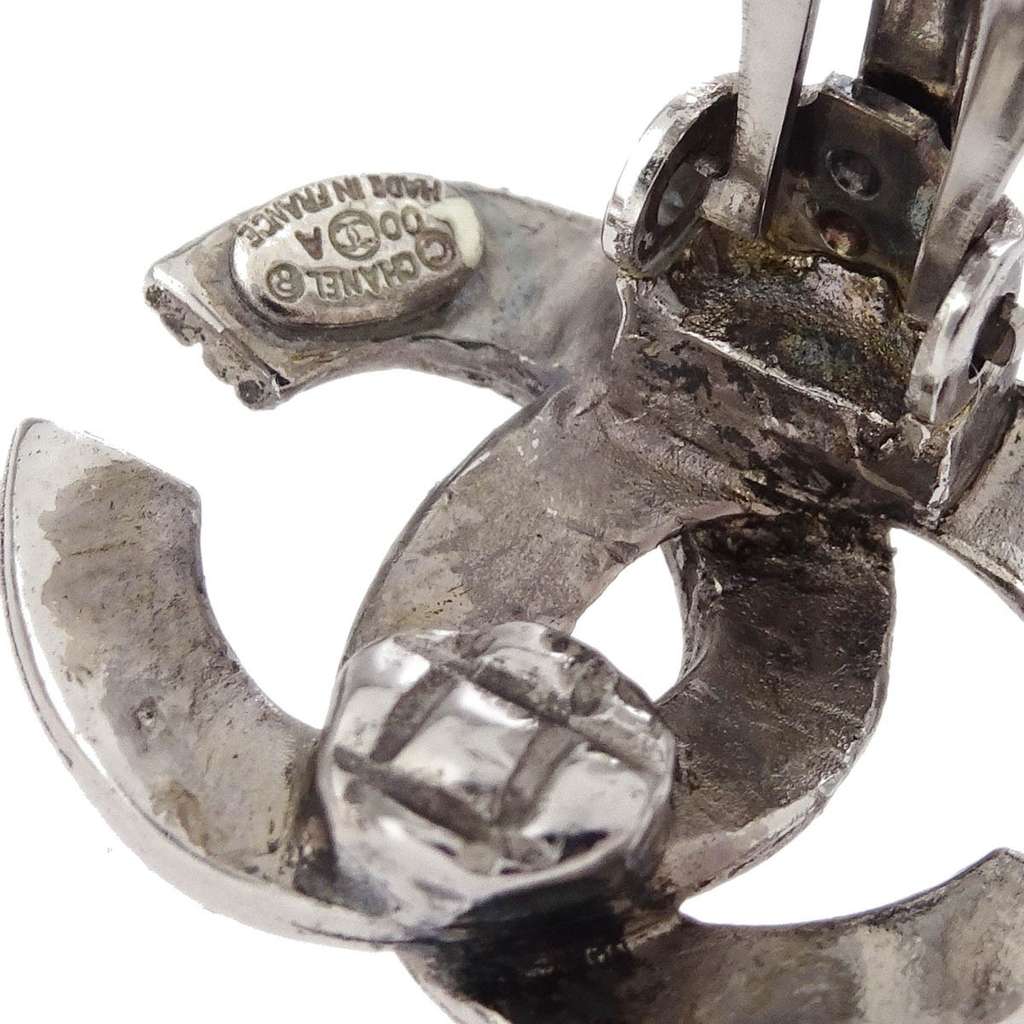 Chanel CC Clip-On Earrings Silver Good condition - Model View