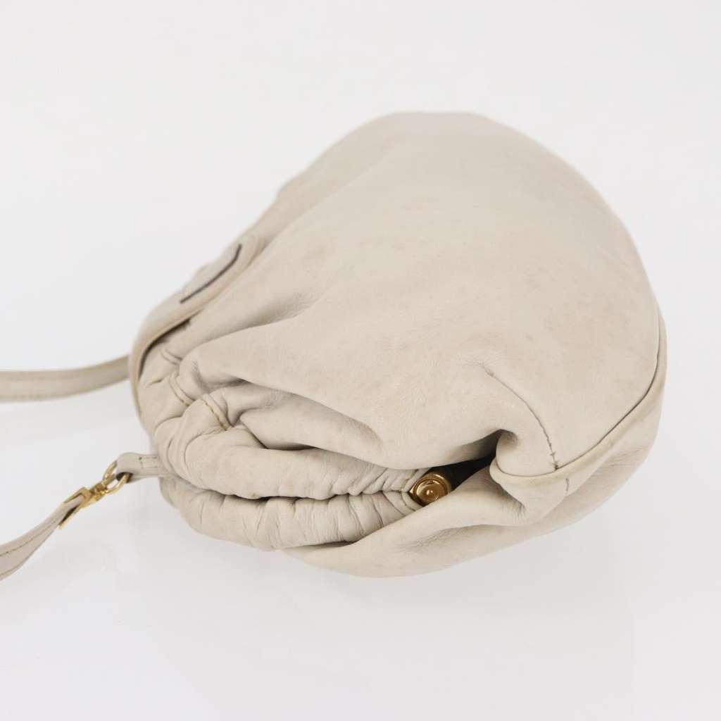 Celine Vintage Shoulder Bag White Leather Good condition - Model View