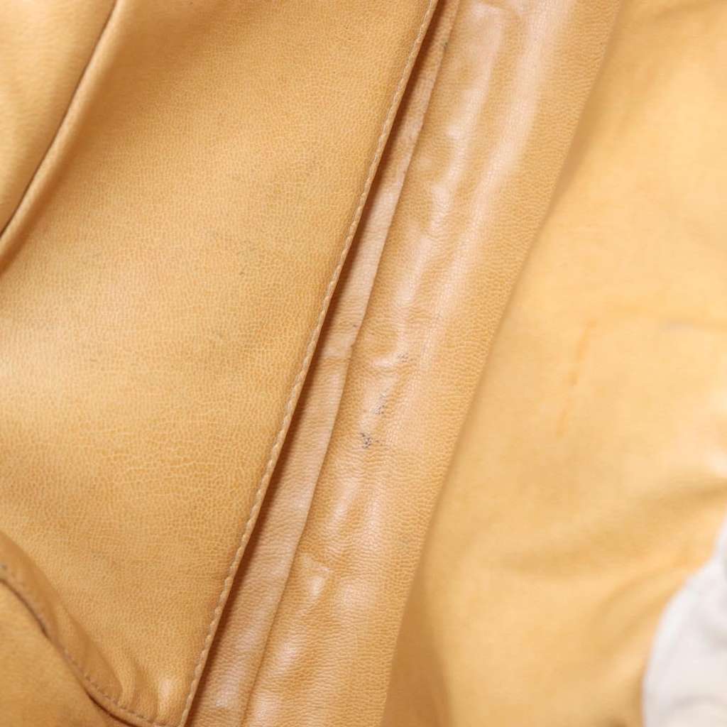 Celine Vintage Shoulder Bag White Leather Good condition - Box View