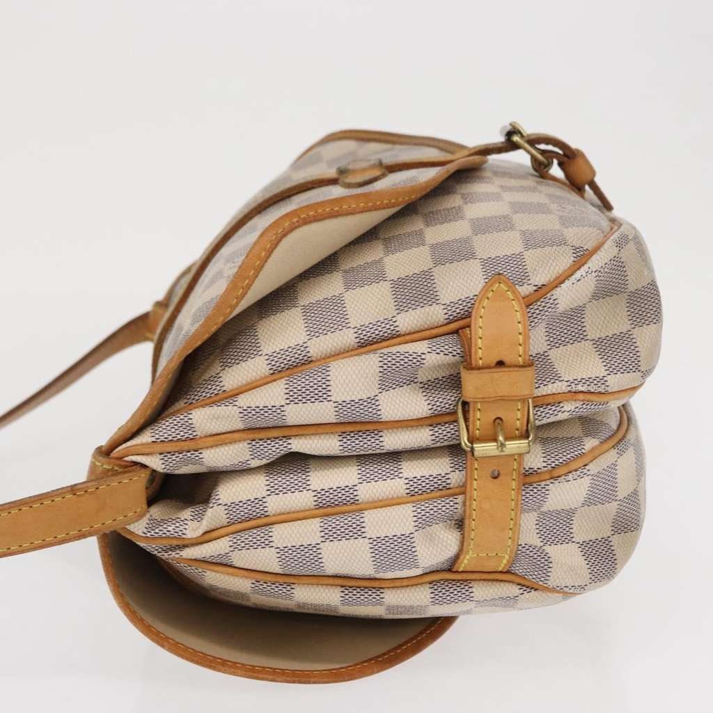 Louis Vuitton Saumur Handbag Beige Canvas Good condition - Model View