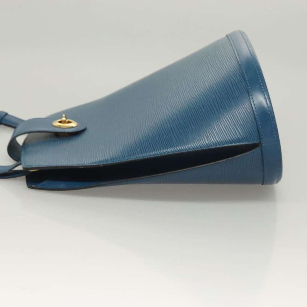 Louis Vuitton Cluny Shoulder Bag Blue Leather Good condition - Model View