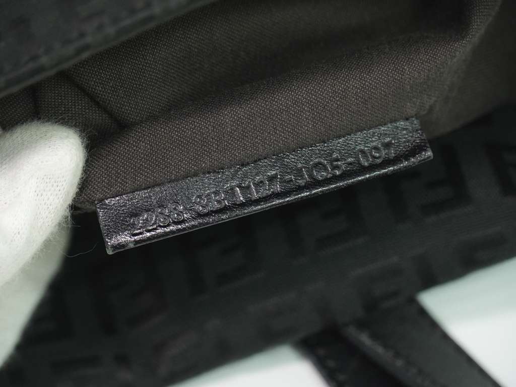 Fendi Vintage Flap Crossbody Bag Black Canvas Good condition - Box View