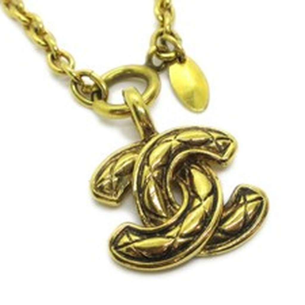 Chanel Vintage Quilted CC Pendant Necklace Gold Good condition - Back View