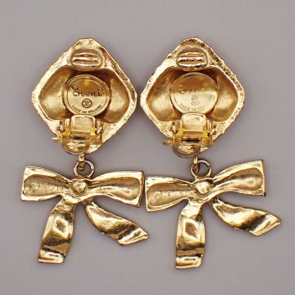 Chanel Vintage Clip On Bow Earrings Gold Good condition - Inside View