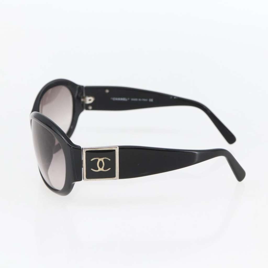 Chanel Logo CC Sunglasses Black Plastic Good condition - Model View