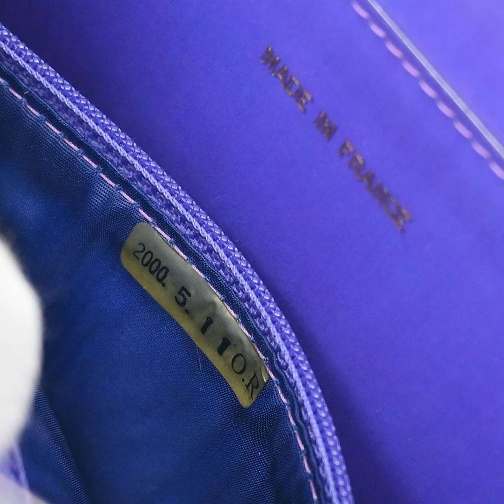 Chanel Vintage Holographic Chain Tote Purple Good condition - Model View