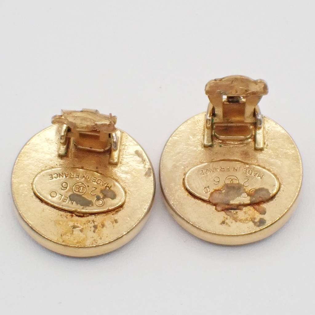 Chanel Vintage CC Round Button Clip-On Earrings Gold Good condition - Box View