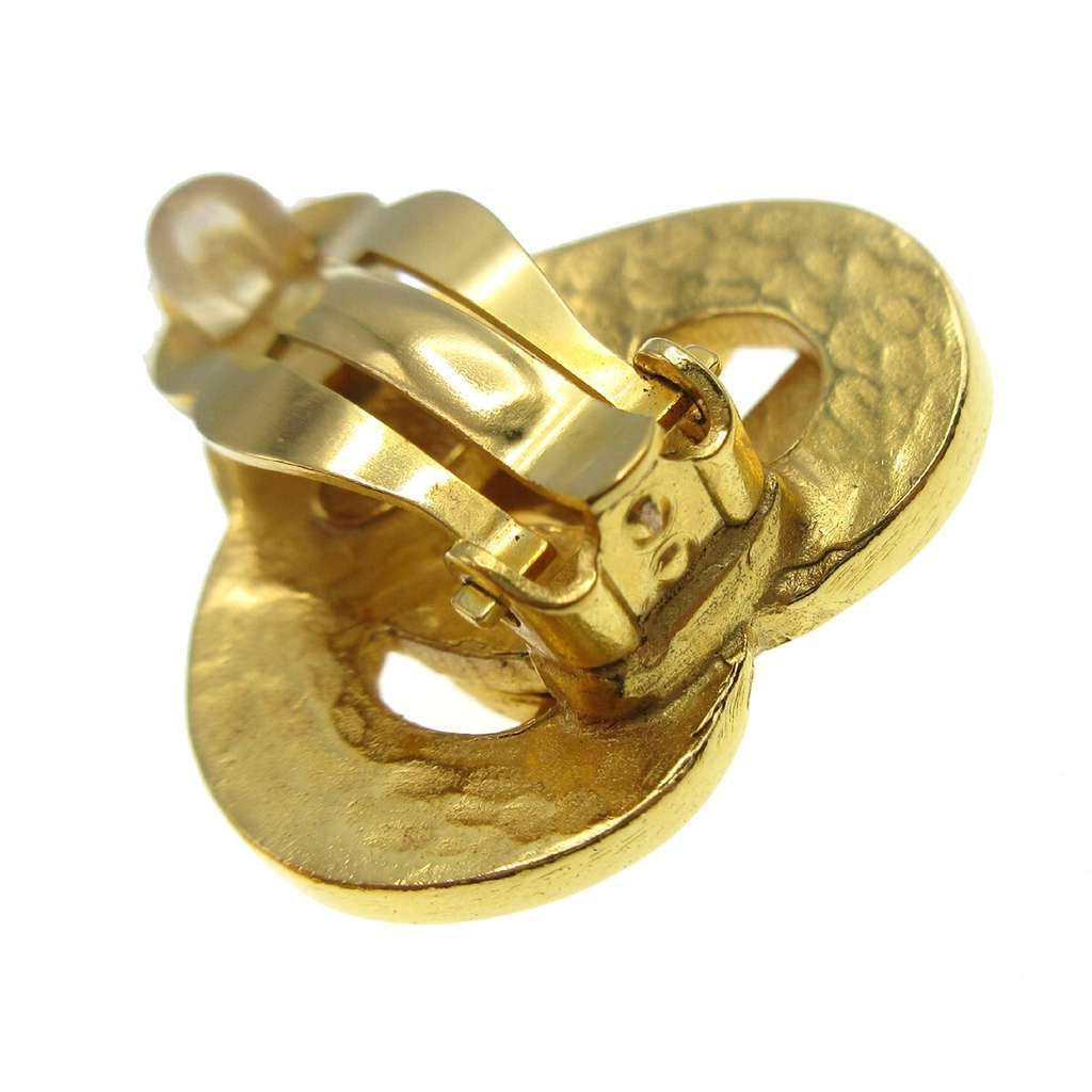 Chanel CC logo heart Gold Good condition - Model View