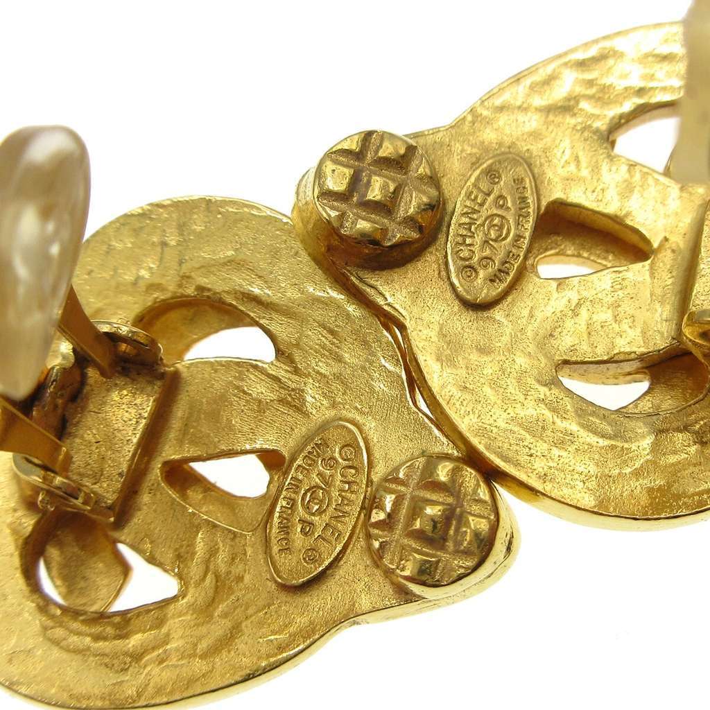 Chanel CC logo heart Gold Good condition - Box View