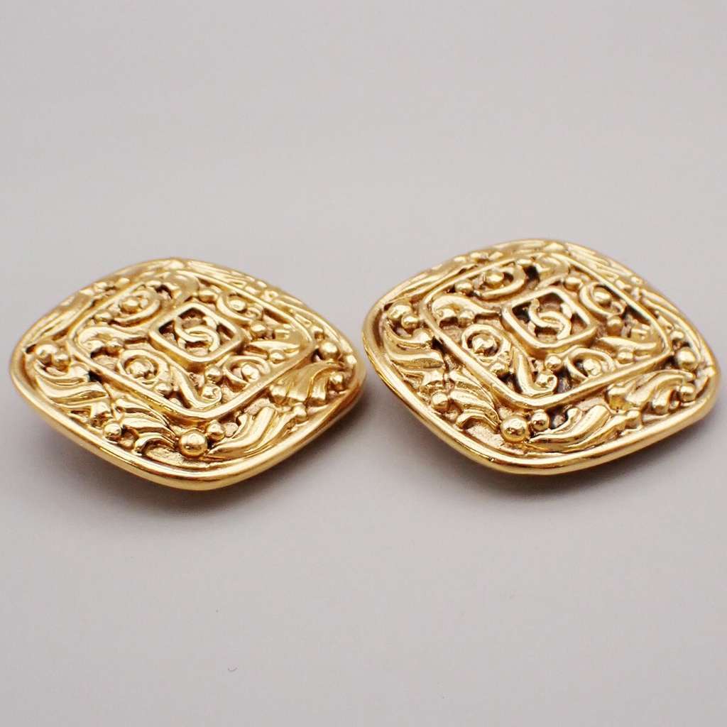 Chanel Vintage CC Diamond Shape Clips-On Earrings Gold Good condition - Inside View
