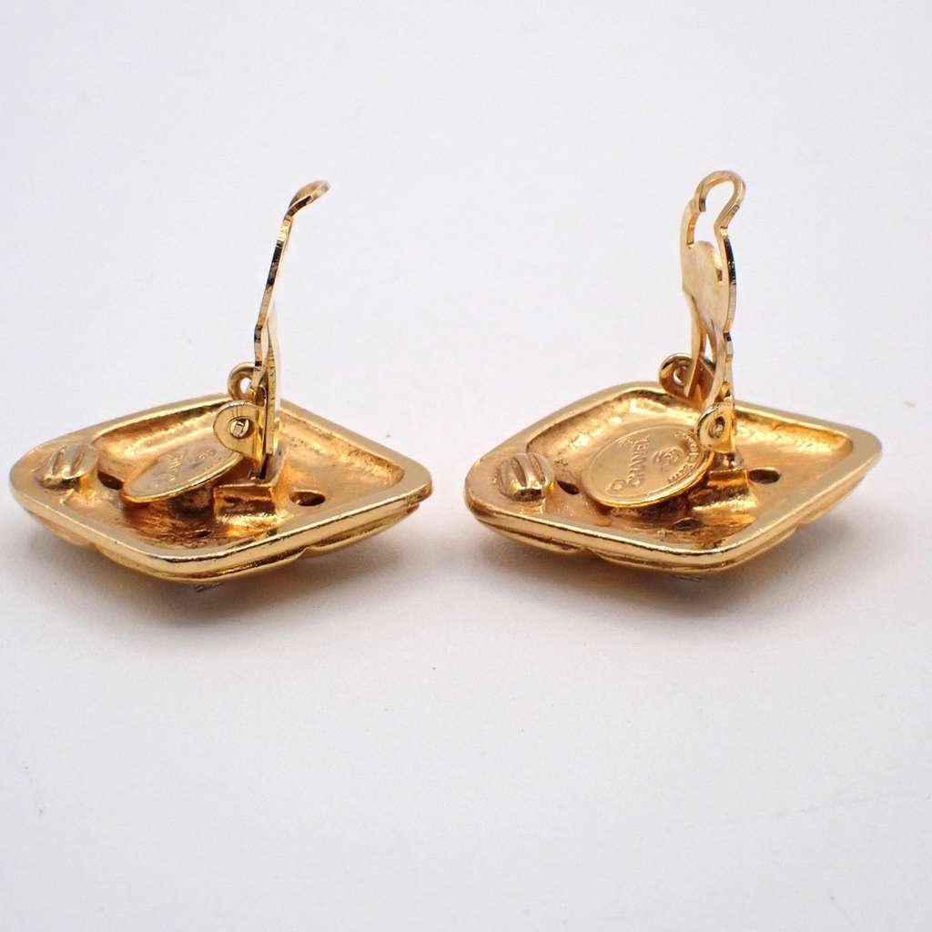 Chanel Vintage CC Diamond Shape Clips-On Earrings Gold Good condition - Box View