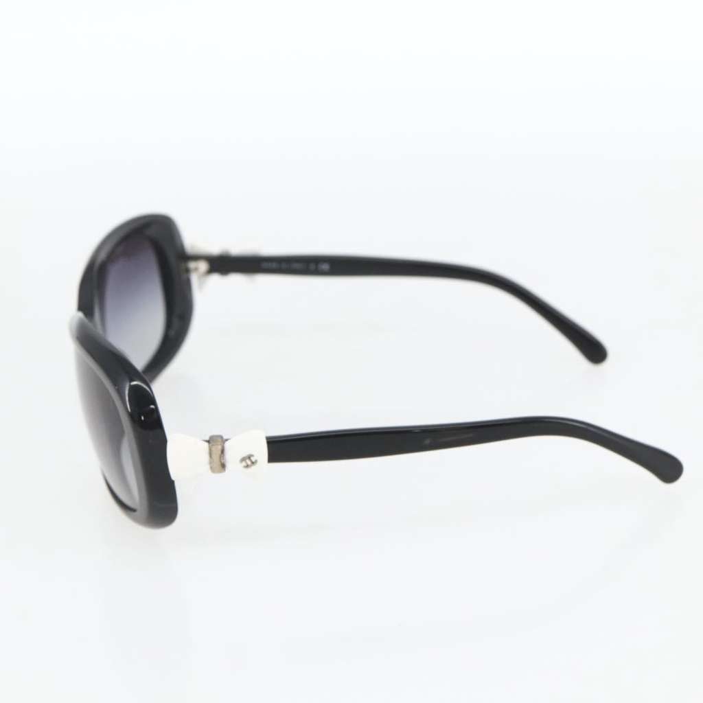 Chanel Logo CC Sunglasses Black Plastic Good condition - Model View