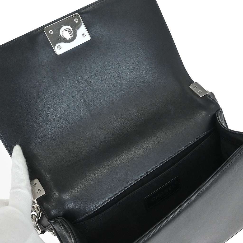 Chanel Boy Flap Bag Black Leather Good condition - Inside View