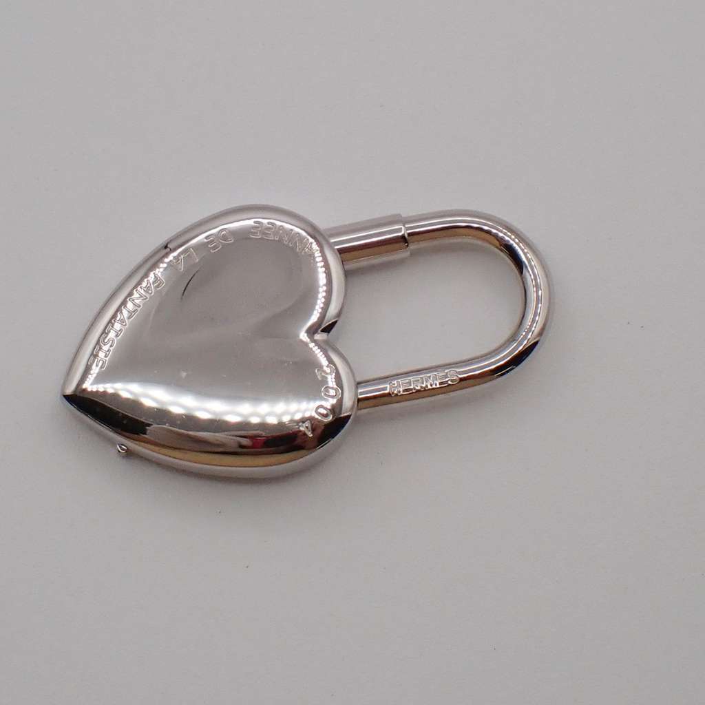 Hermès Annee De La Fantaisie Heart Cadena Lock Charm Silver Good condition - Back View