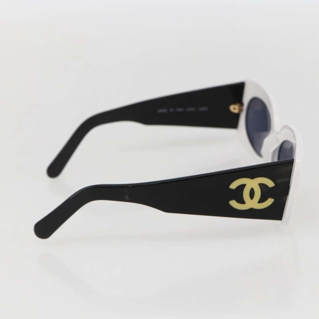 Chanel Logo CC Sunglasses White Plastic Good condition - Model View