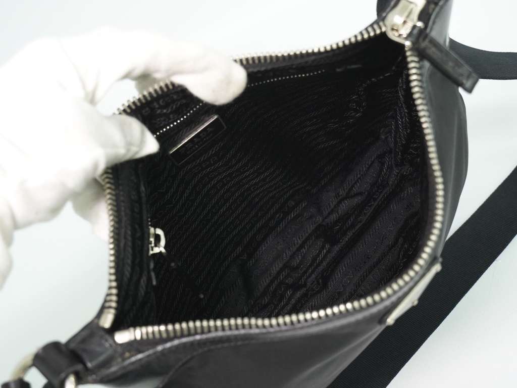 Prada Zip Messenger Black Good condition - Inside View