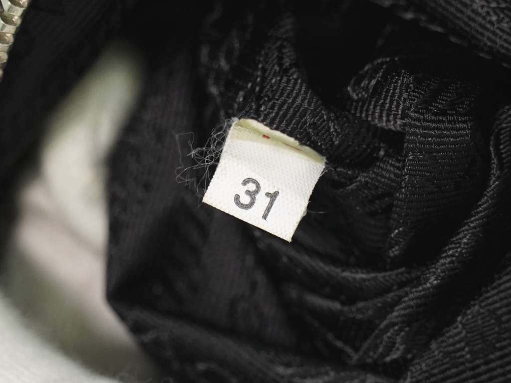 Prada Zip Messenger Black Good condition - Box View