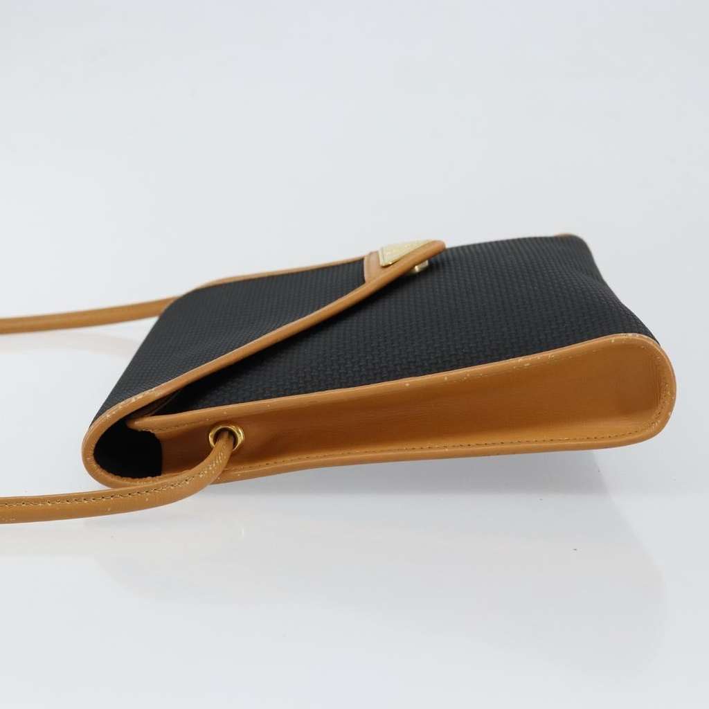 Saint Laurent Vintage Flap Crossbody Bag Black Good condition - Model View