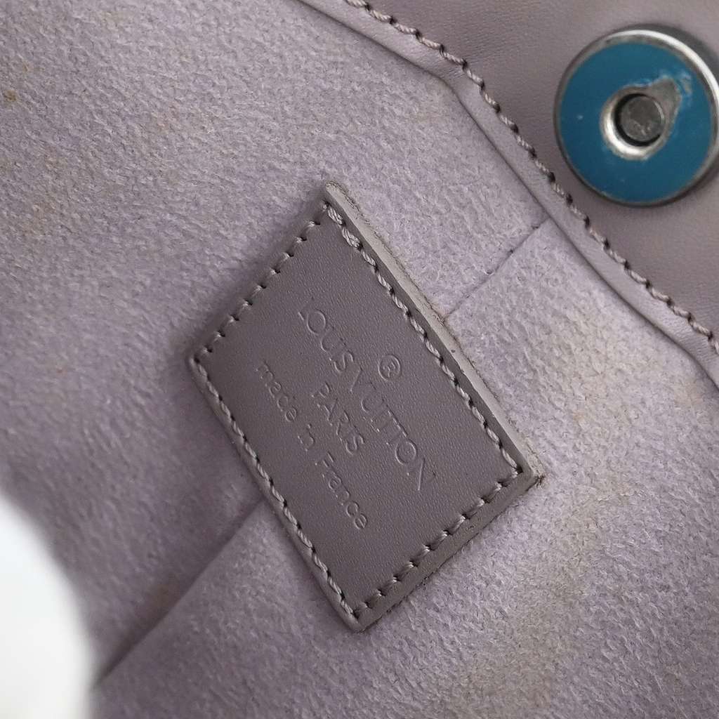 Louis Vuitton Demi Lune Pochette Purple Leather Good condition - Model View