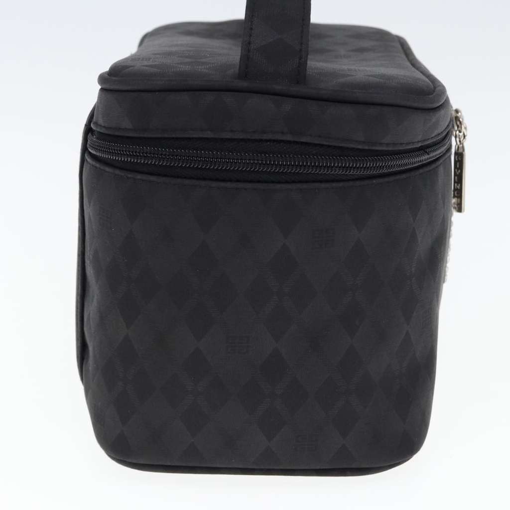 Givenchy Zip Pouch Black Good condition - Model View