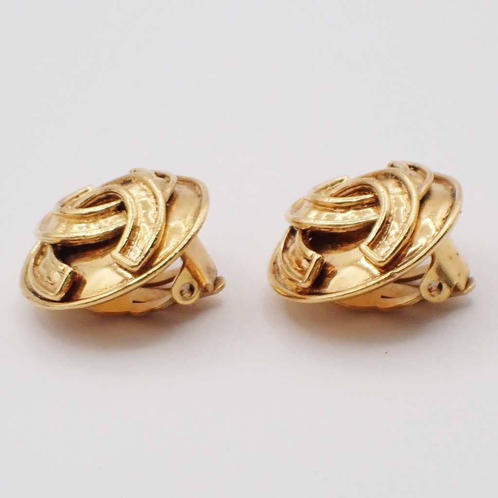Chanel Vintage Round CC Clip-On Earrings Gold Good condition - Back View
