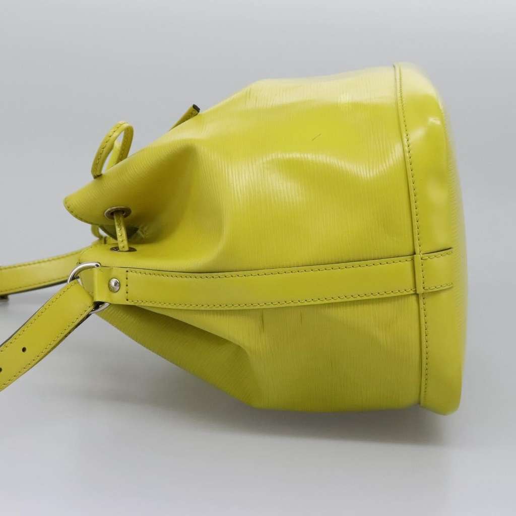 Louis Vuitton Petit Noe Handbag Green Leather Good condition - Inside View