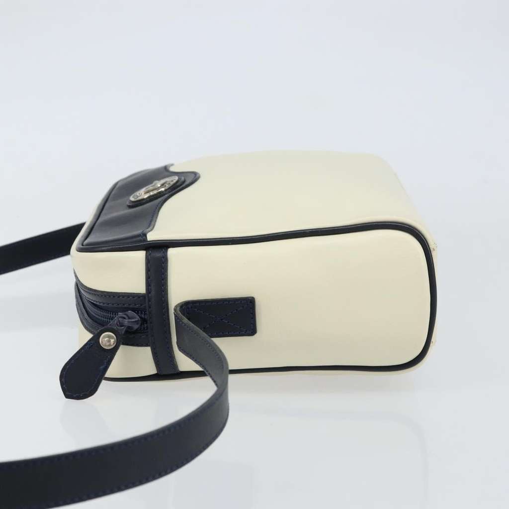 Burberry Vintage Shoulder Bag White Leather Good condition - Model View
