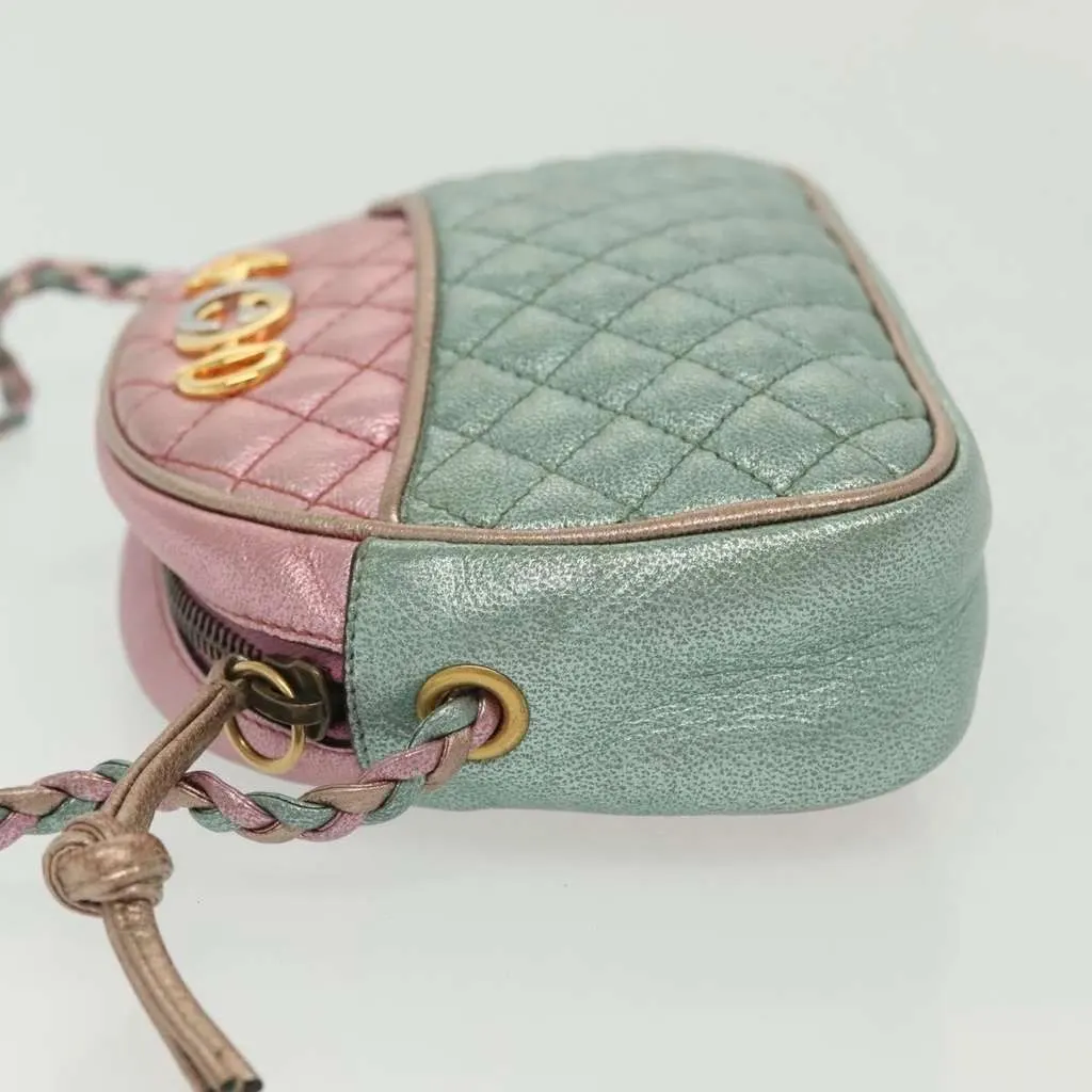 Gucci Trapuntata Camera Shoulder Bag Grey Leather Good - Model View