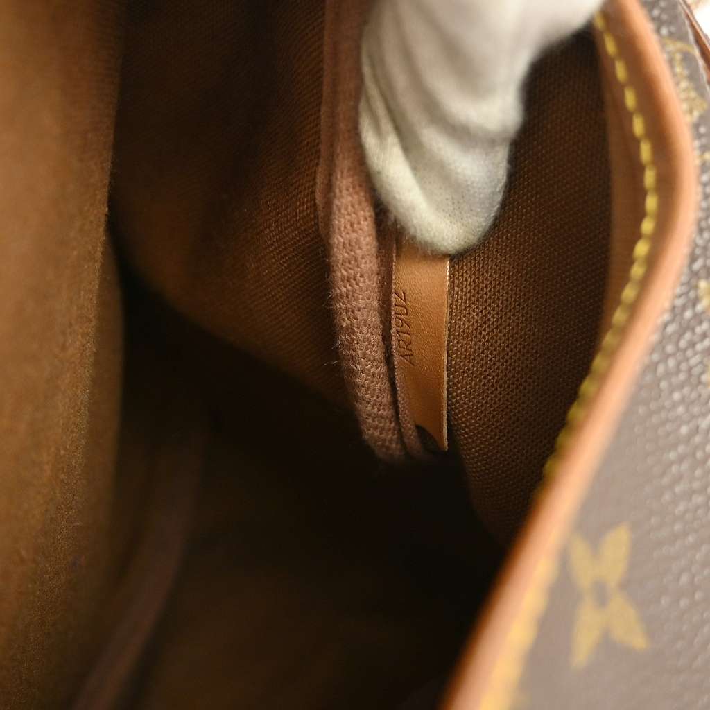 Louis Vuitton Saumur Handbag Brown Canvas Fair condition - Model View