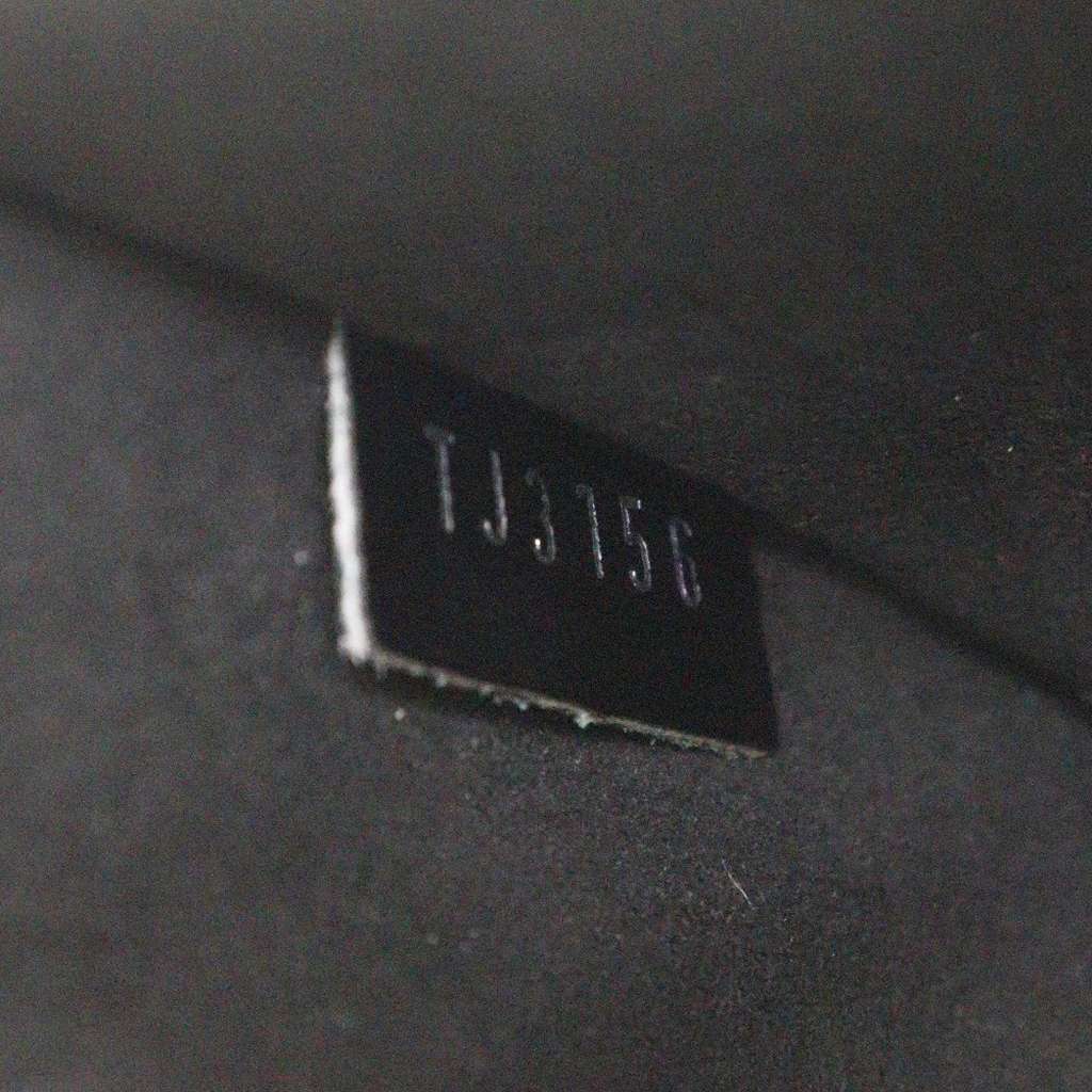 Louis Vuitton Pochette Jour Black Leather Good condition - Model View