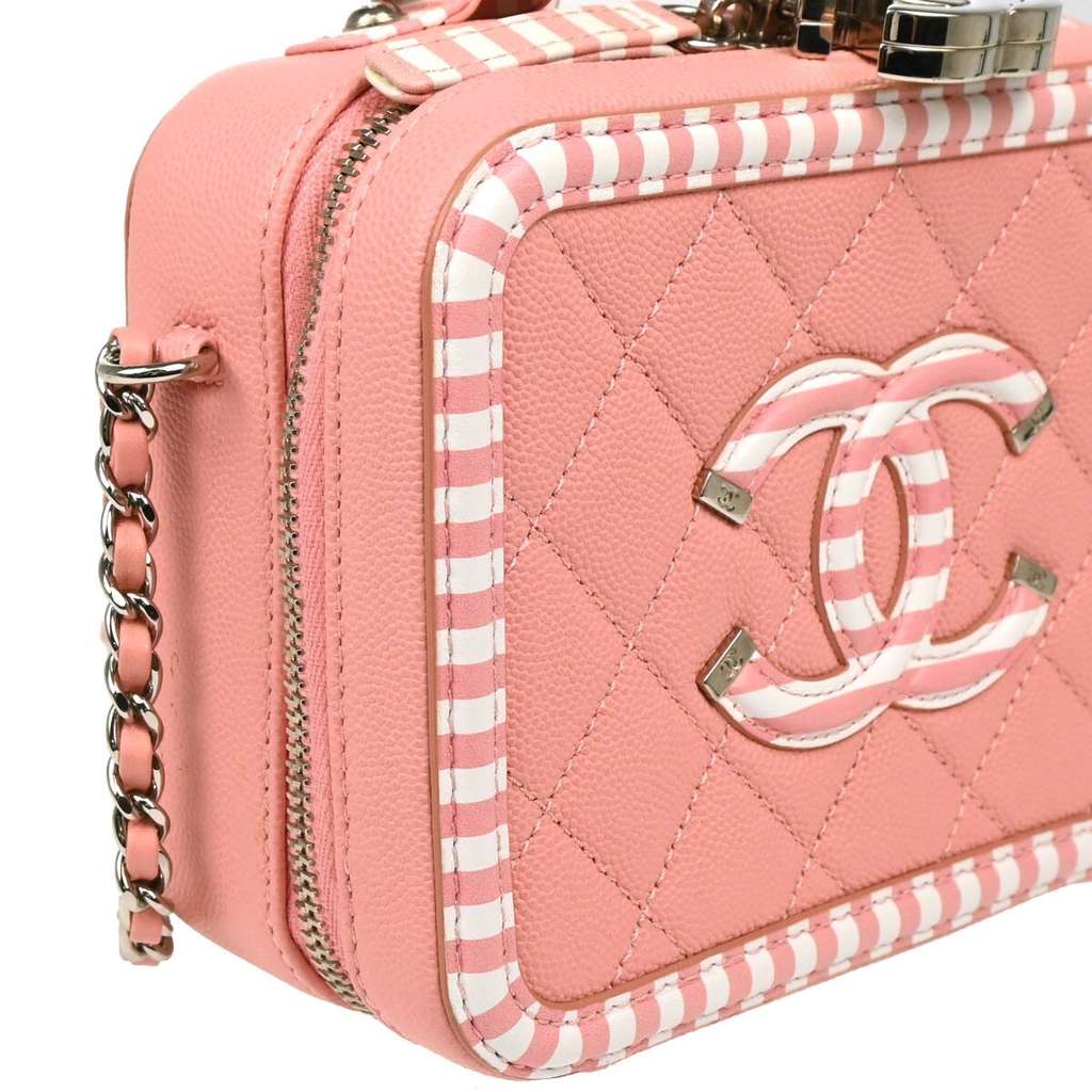 Chanel Filigree Vanity Case Pink Leather Good condition - Inside View