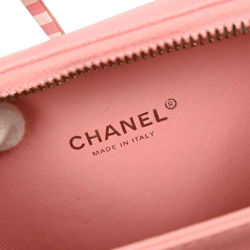 Chanel Filigree Vanity Case Pink Leather Good condition - Box View