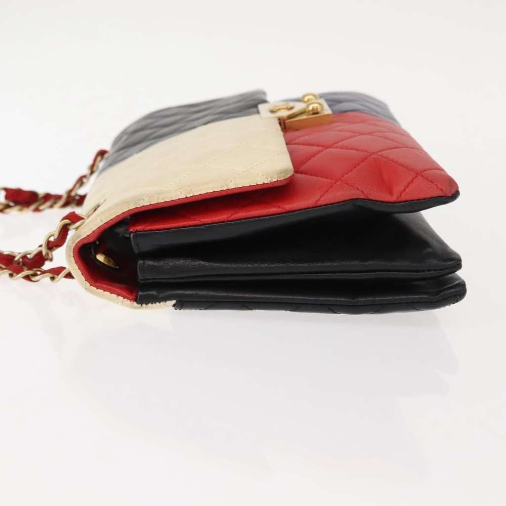 Chanel CC Clasp Chain Flap Bag Other Leather Good condition - Model View