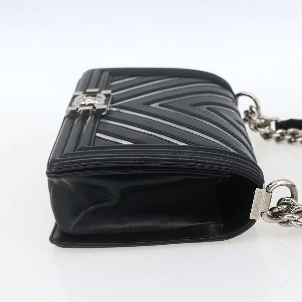 Chanel Boy Flap Bag Black Leather Good condition - Model View