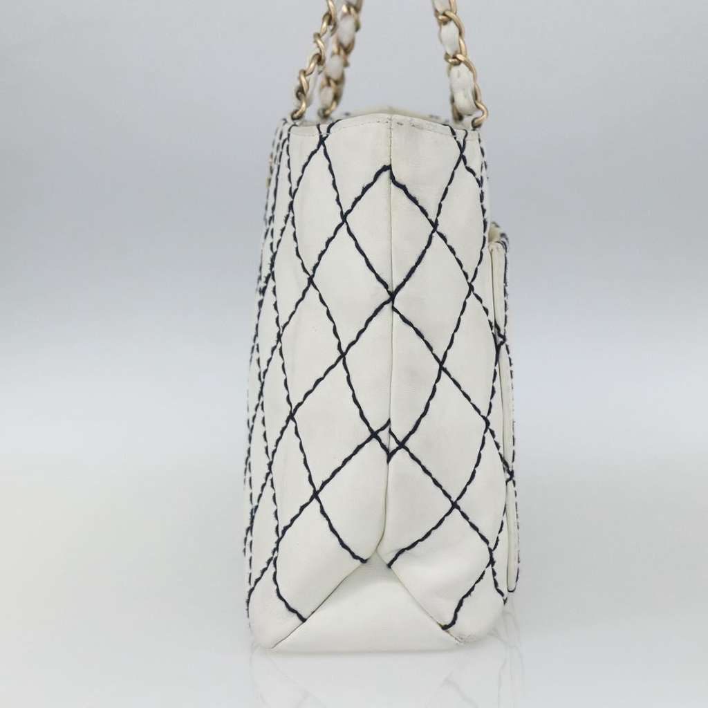 Chanel Surpique Chain Tote White Leather Good condition - Model View