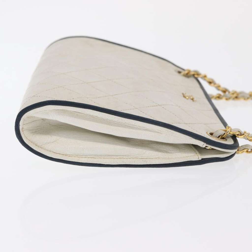 Chanel Chain Shoulder Bag White Leather Good condition - Inside View